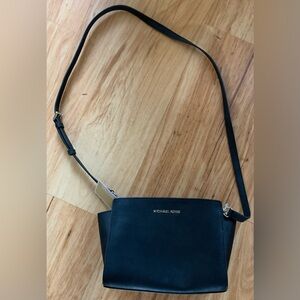 Michael Kors Selma Medium Messenger Crossbody Bag Purse - Black Leather NWT
